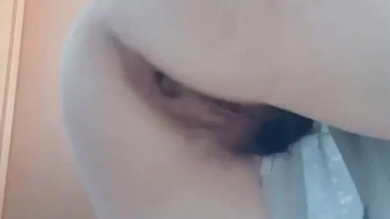 Watch me get my scat slave off with my dirty hands in this scat video