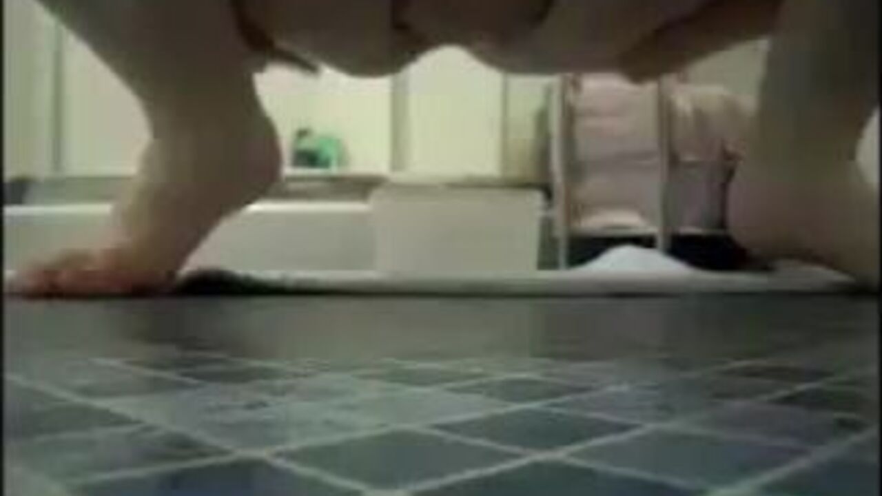 Watch this mature BBW scat in a plastic box while getting her ass pounded