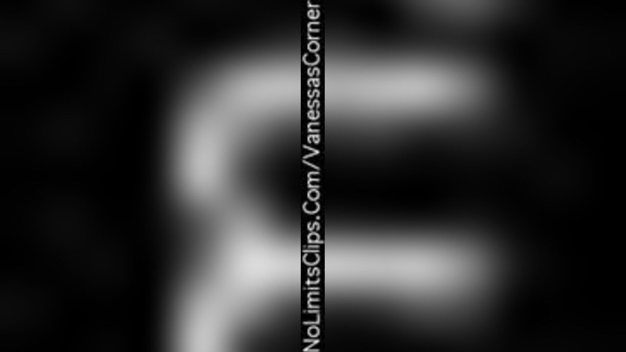 Amateur girl gets a hot load out while peeing and shitting