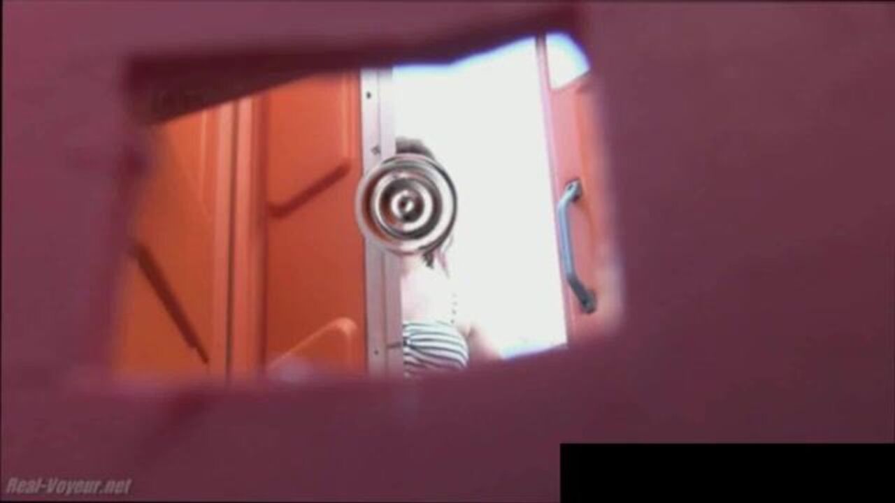 Watch this slutty babe's huge booty get drenched in golden shower during webcam show