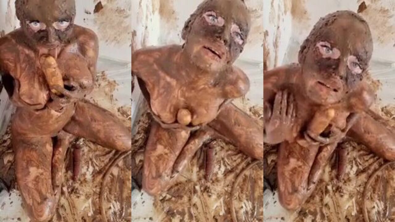 Watch this kinky slut get off with a dildo & a scat