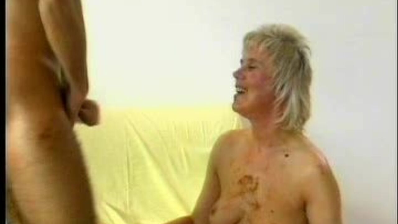 Watch Luci_032's dirty scat video with her juicy pussy