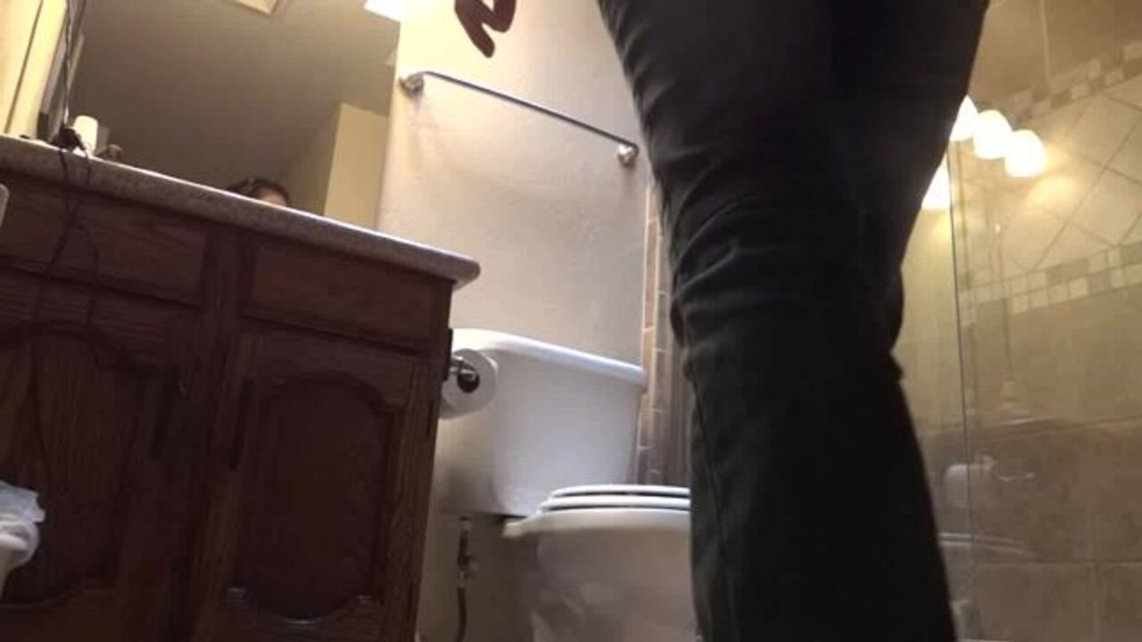 Watch this scatty slut get off on swimming and scatting!