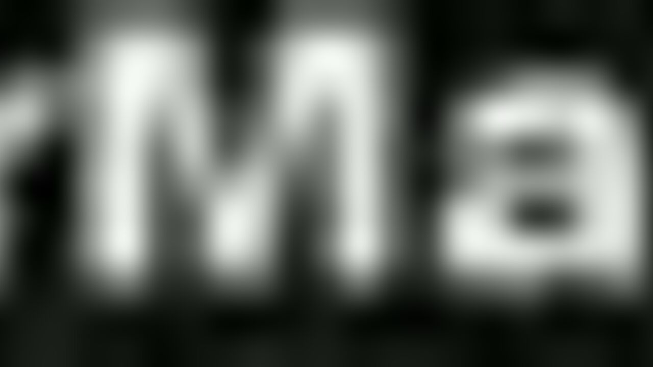 Helena destroyed by a scatty slut inWC_4W video