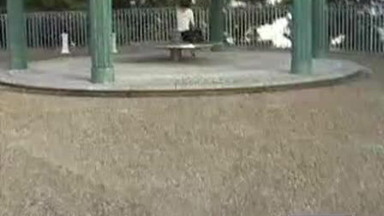 Hot babe gets her pussy squished and she's ready to show off her filthy mouth