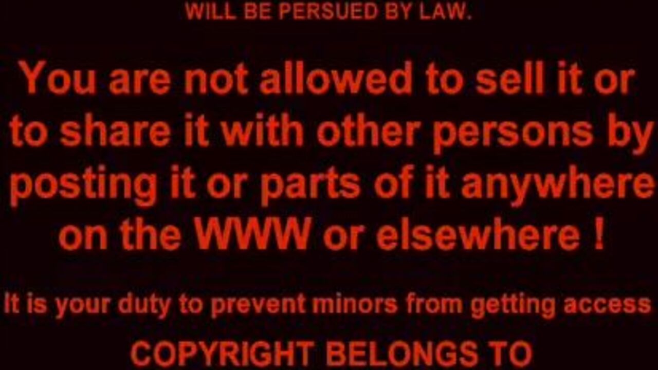 Blonde slut messes the toilet with her kaviar pussy