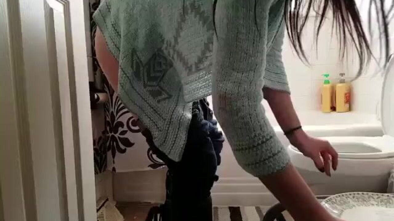 Watch this filthy scat slave get her serving platter drenched in her own pee