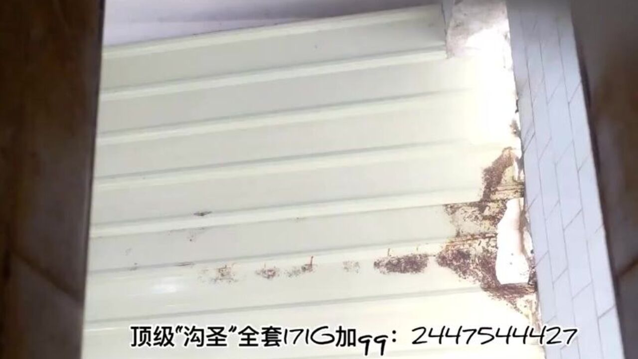 Peeping voyeur caught the girl scatting in toilet and she was thrilled