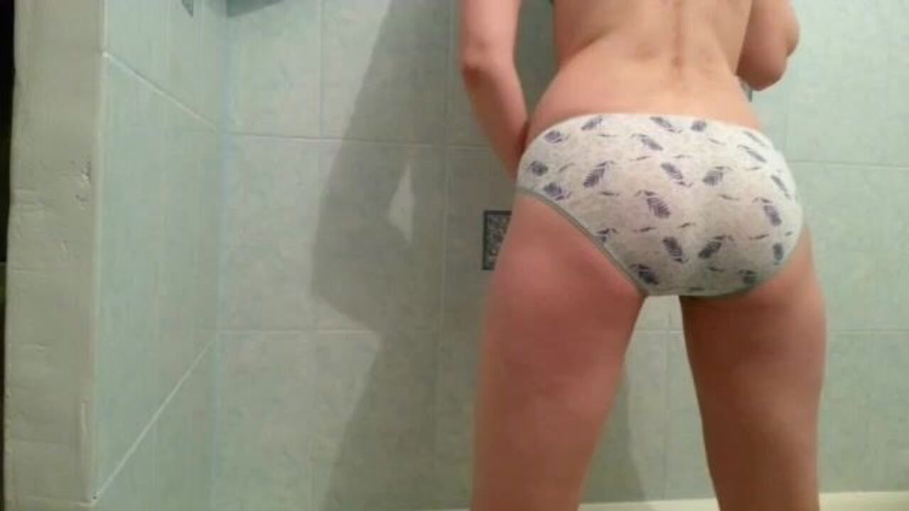 Watch this kinky slut get her panties pooped on in this scat porn video