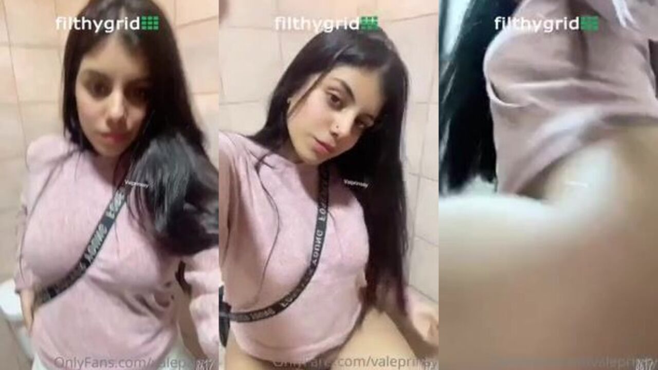 Watch this naughty girl get her scat and pee in a bathroom