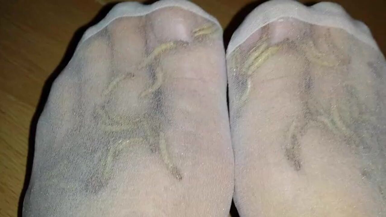 My pantyhose-loving worms devour my hot high heels in the dark