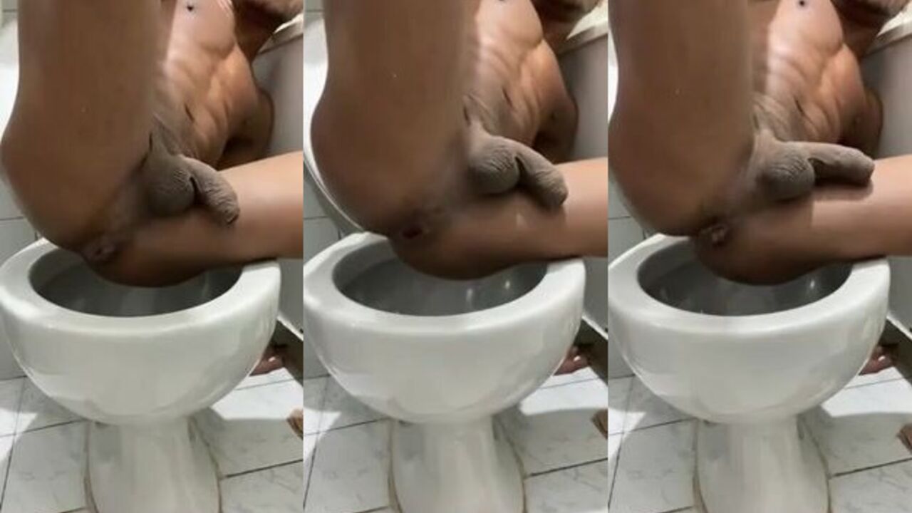 Watch this hunk take a piss and then scat like a champ