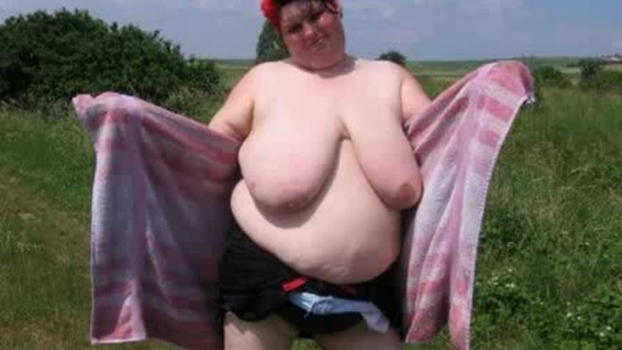 Watch this amateur BBW's poo and farts recorded on toilet with a sexy twist