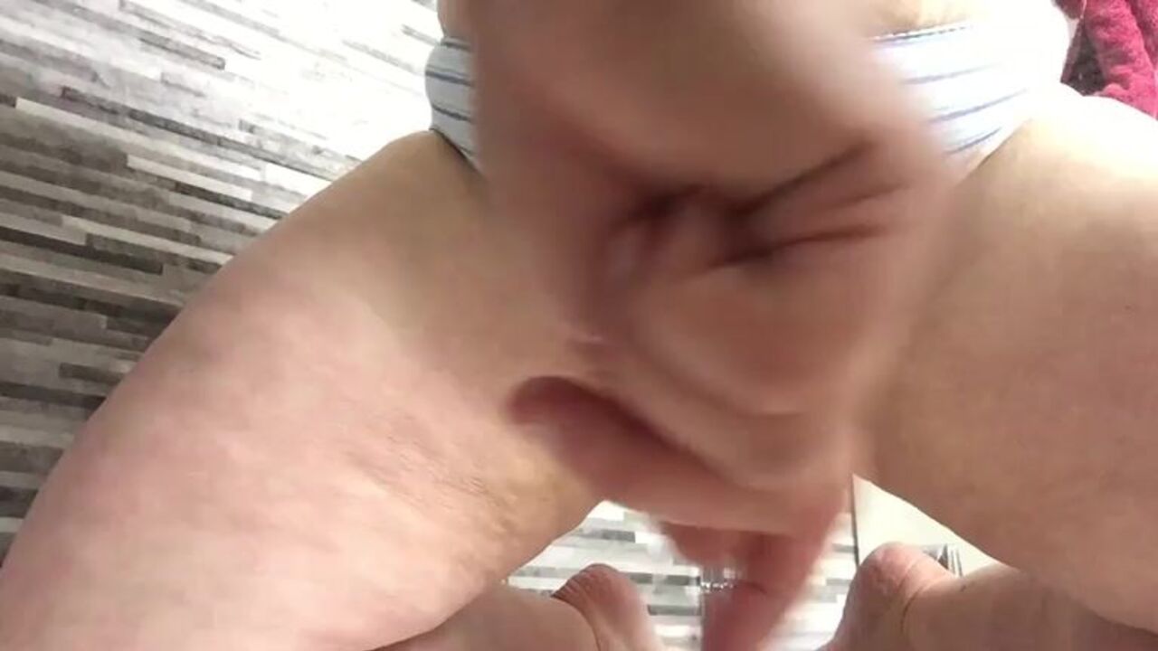 Watch this BBW slut play with herself and smother her own scat with her filthy mouth