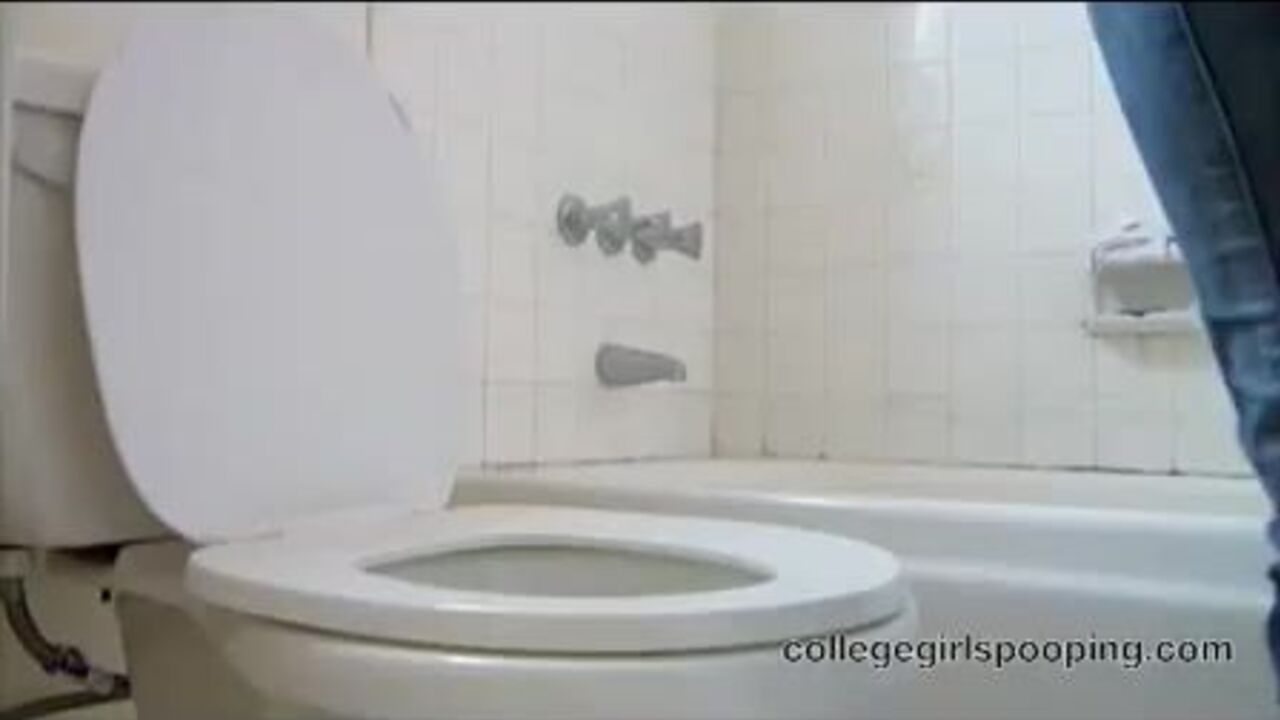 Watch this stunning college girl from Africa get naughty with her scat while getting off on herself