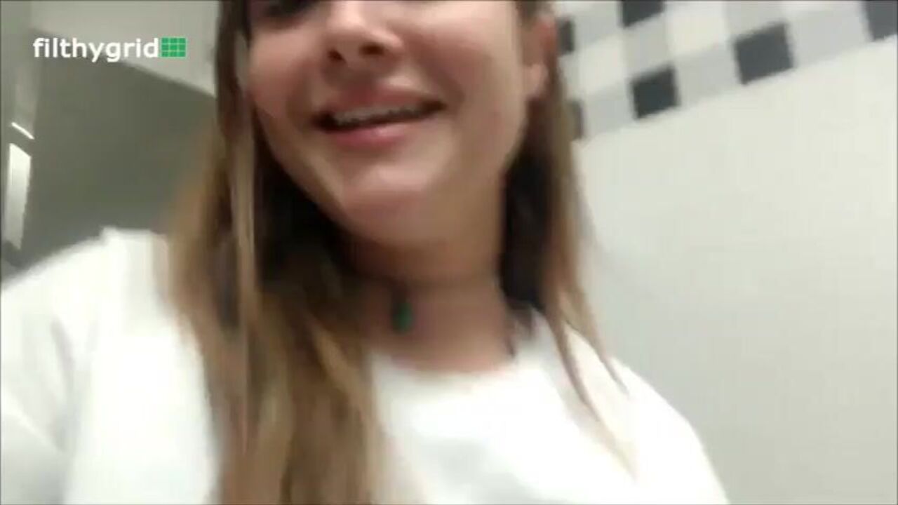 Blonde Mooning Fat Farting Ass with small tits & ass love