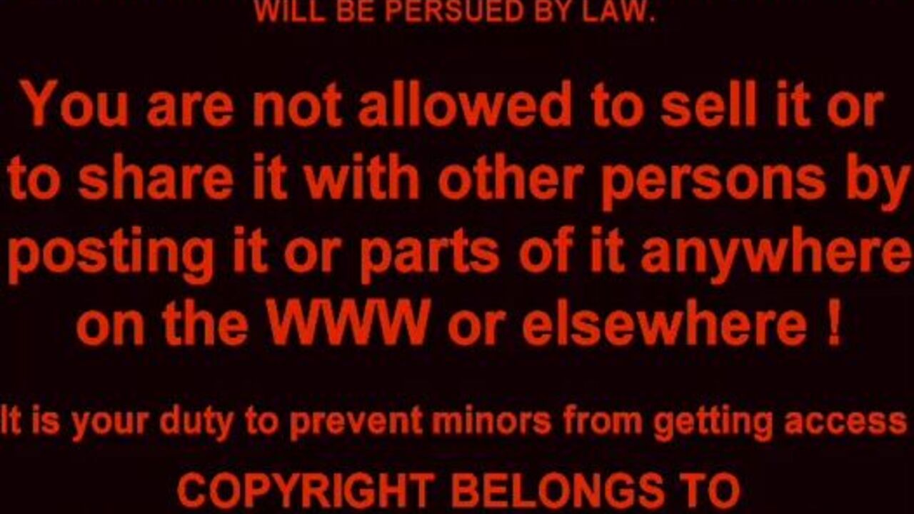 Marina gets her scatty wet in the tub