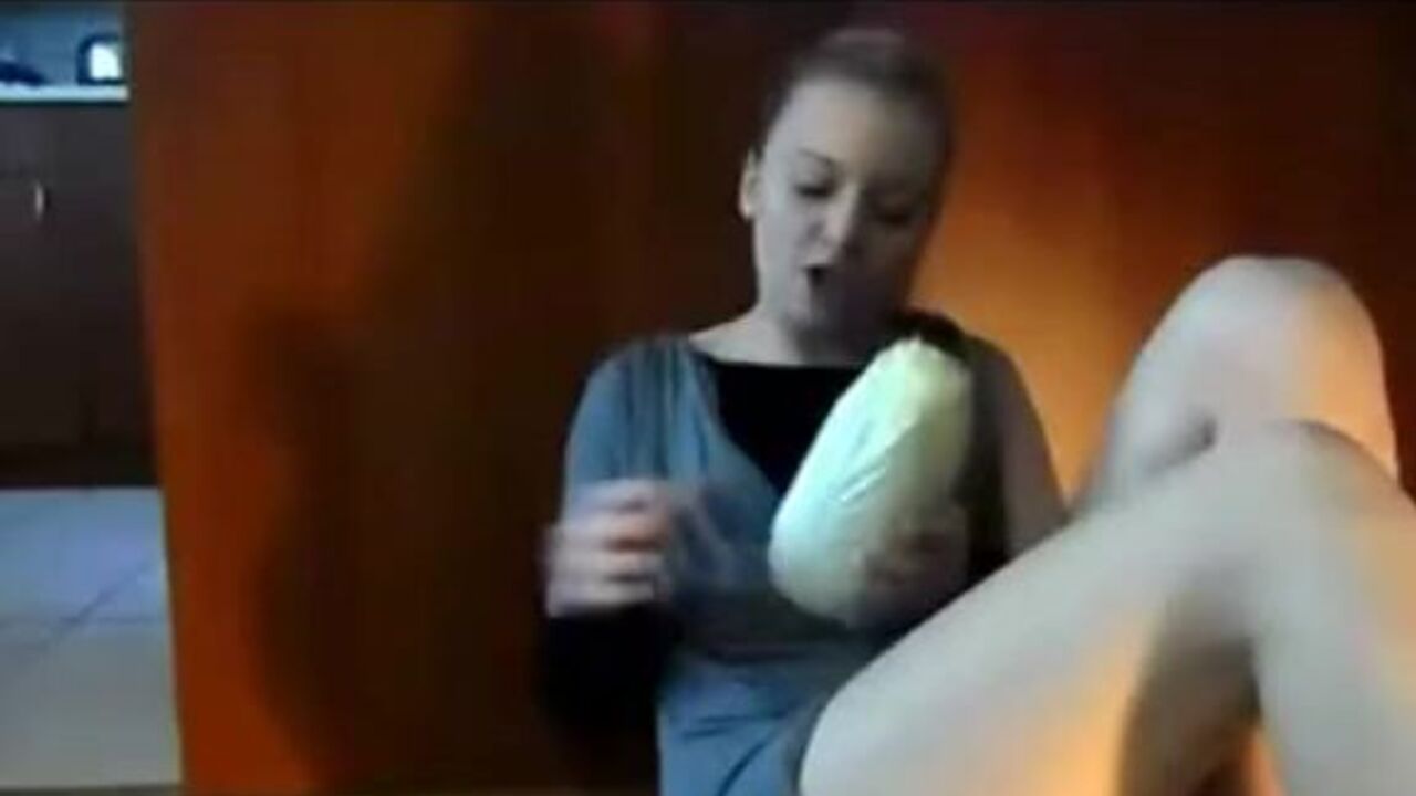 Watch the ultimate teen slut scatting and pooped in perfect video