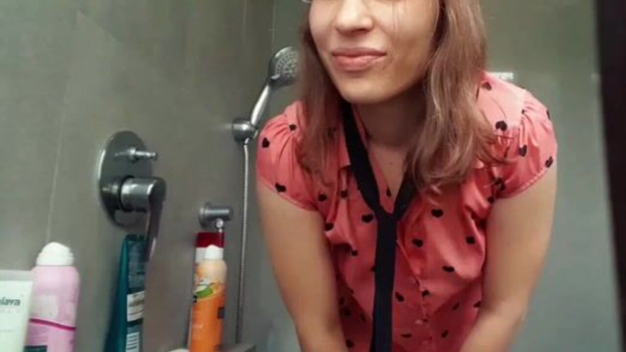 Hot chick gets drenched in her own pee while getting a hot shower