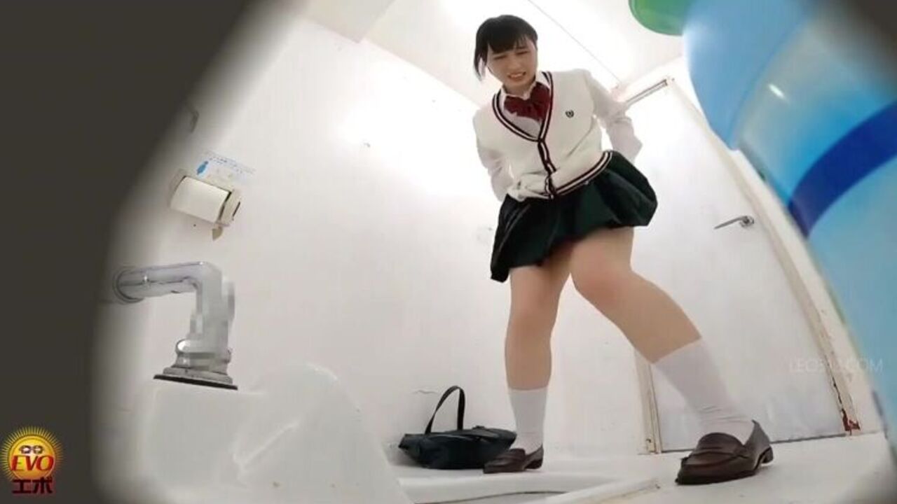 Intense scat porn video with filthy girls & their loads