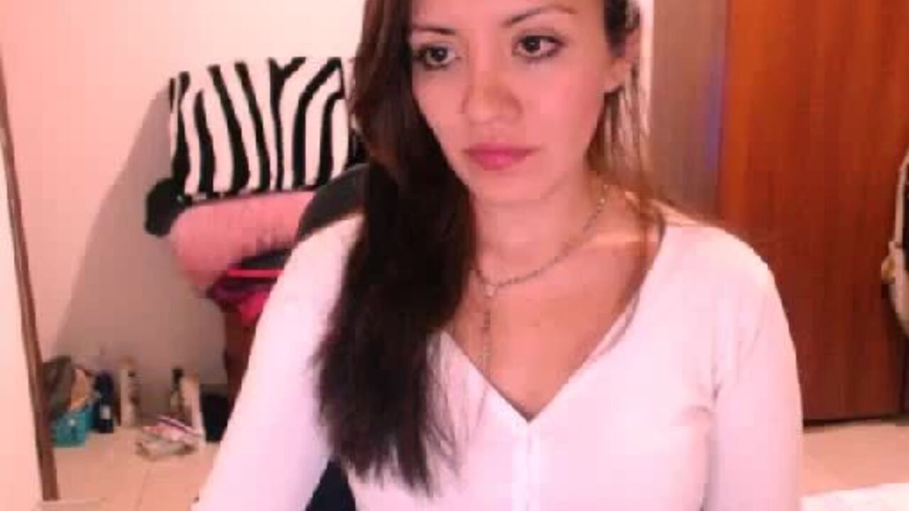 Watch this kinky webcam girl get off on scat sex on a hot-blooded, dirty-minded, and horny-sounding webcam show