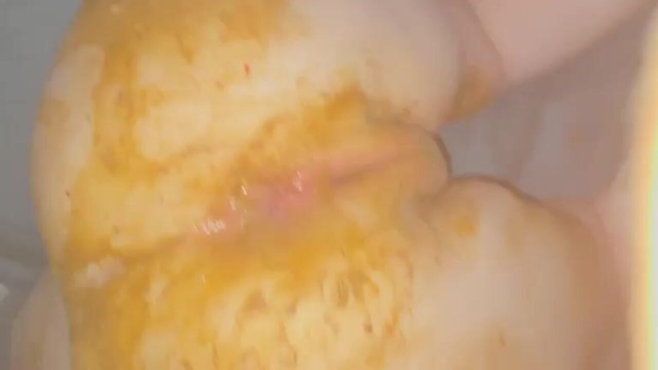 Watch this filthy slut scat in front of a camera like a pro!