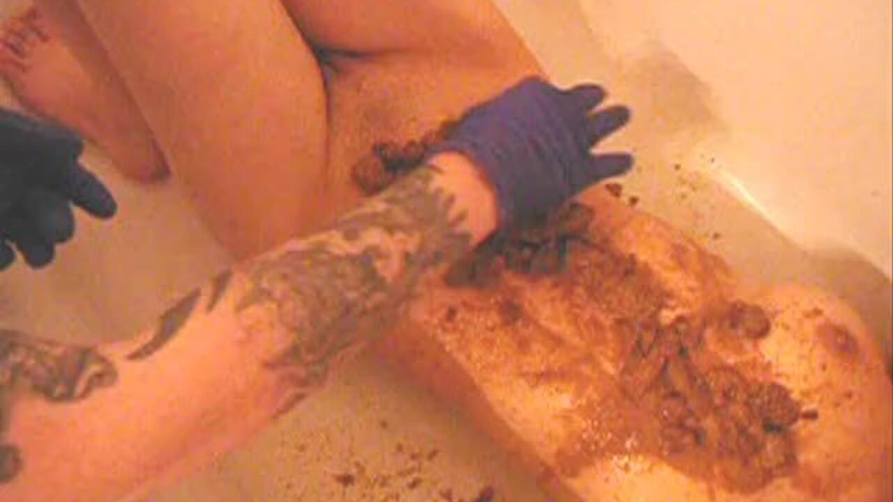 Watch this filthy 19-year-old scat girl get drenched in her own jizz