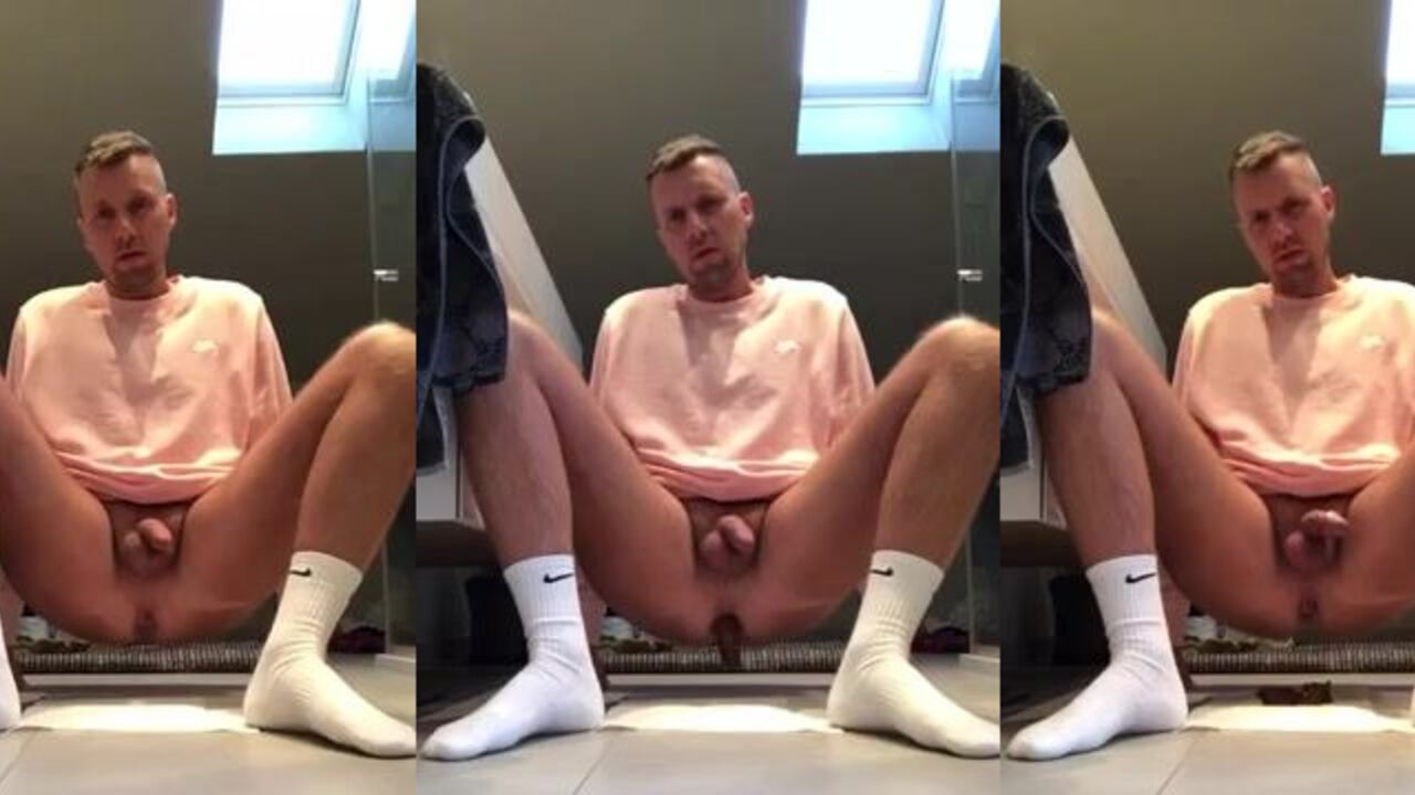 Max Schmidt, the German whore, gets exposed and shits in public