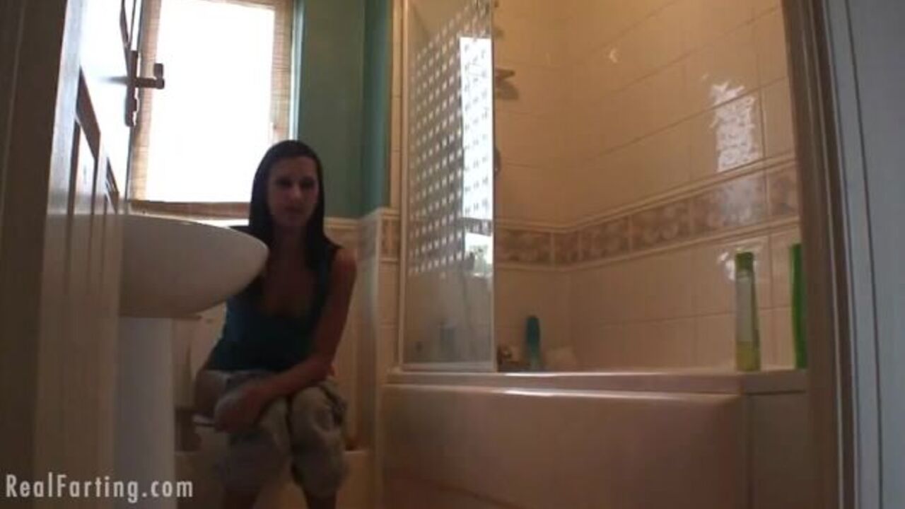 Watch this kinky scat porn video of a kinky scat girl getting off with farting and pooped out