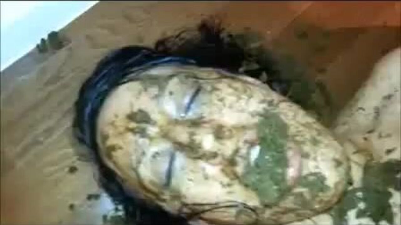 Watch these scatty women devour each other's wet pussies & eat their own scat