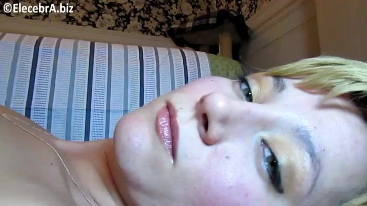 Get a load of scat porn with this pooped-up slut in S3