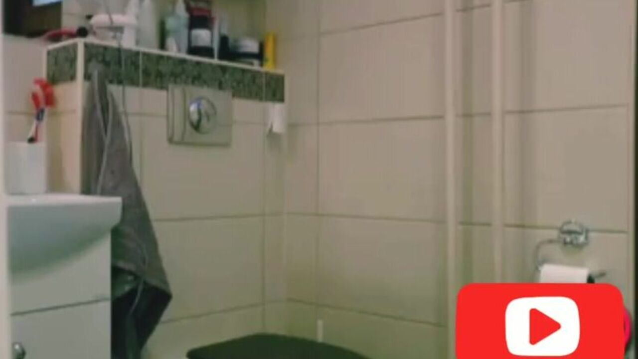 Unsuspecting babe gets a taste of her own urine