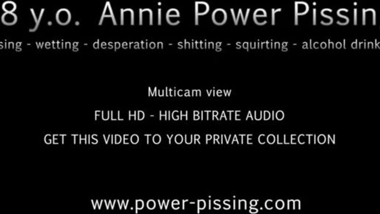 Annie's filthy pee play & kinky pussy play in hot scat videos