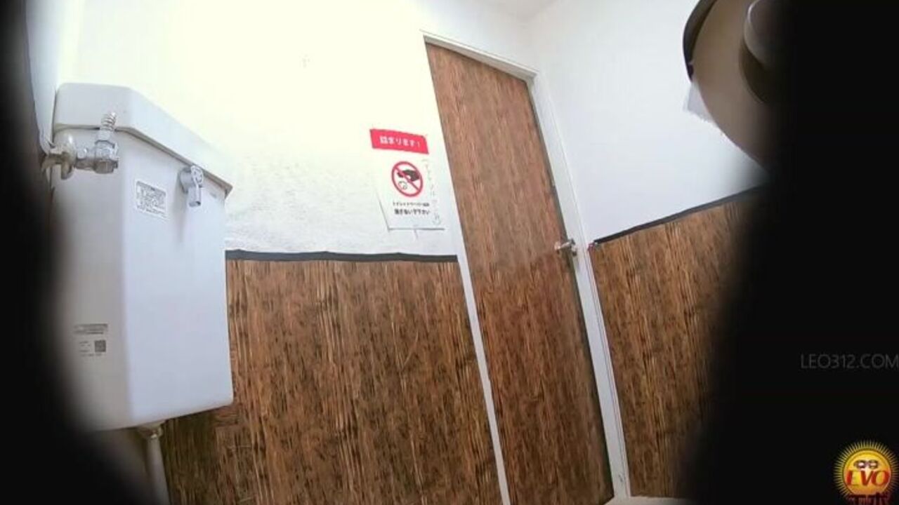 Watch this chunky slut scat like a pro in this filthy video!