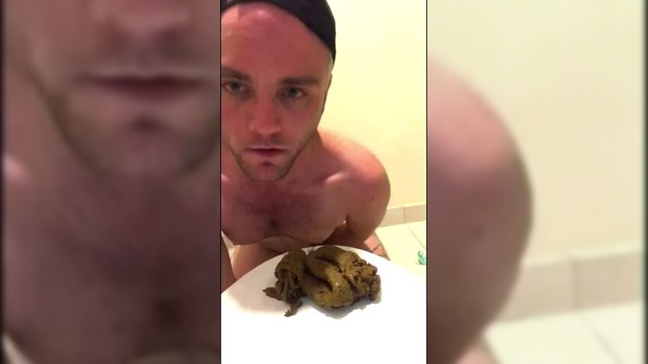 Watch this dude lick a juicy load with a facial