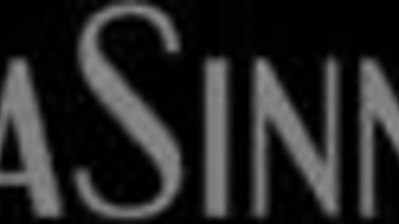 Ezada Sinn - House of Sinn's human toilet craves scat & fuck like never before!