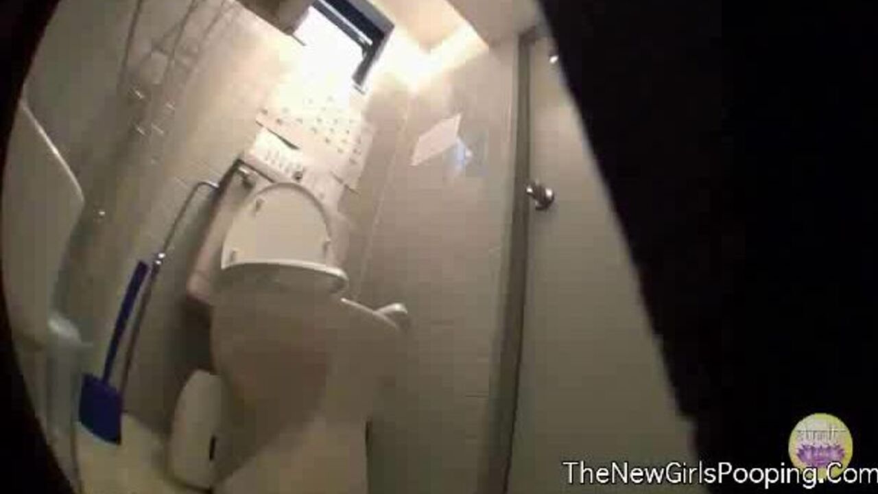 Watch this kinky porn video of a scatty slut getting off on the clock