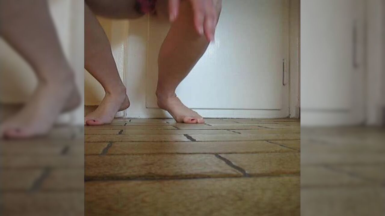 Watch this kinky scat girl get her holes drilled in scat porn video