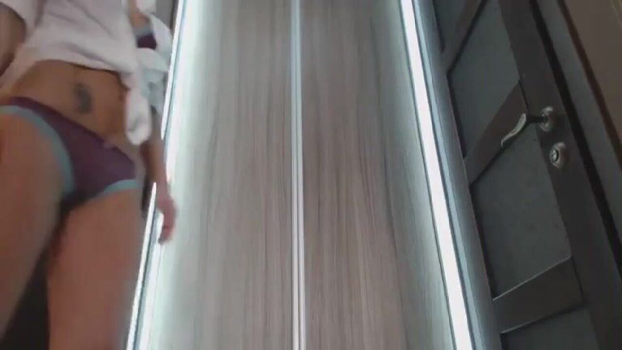 Young Santosara gets down and dirty with her pooped up pussy