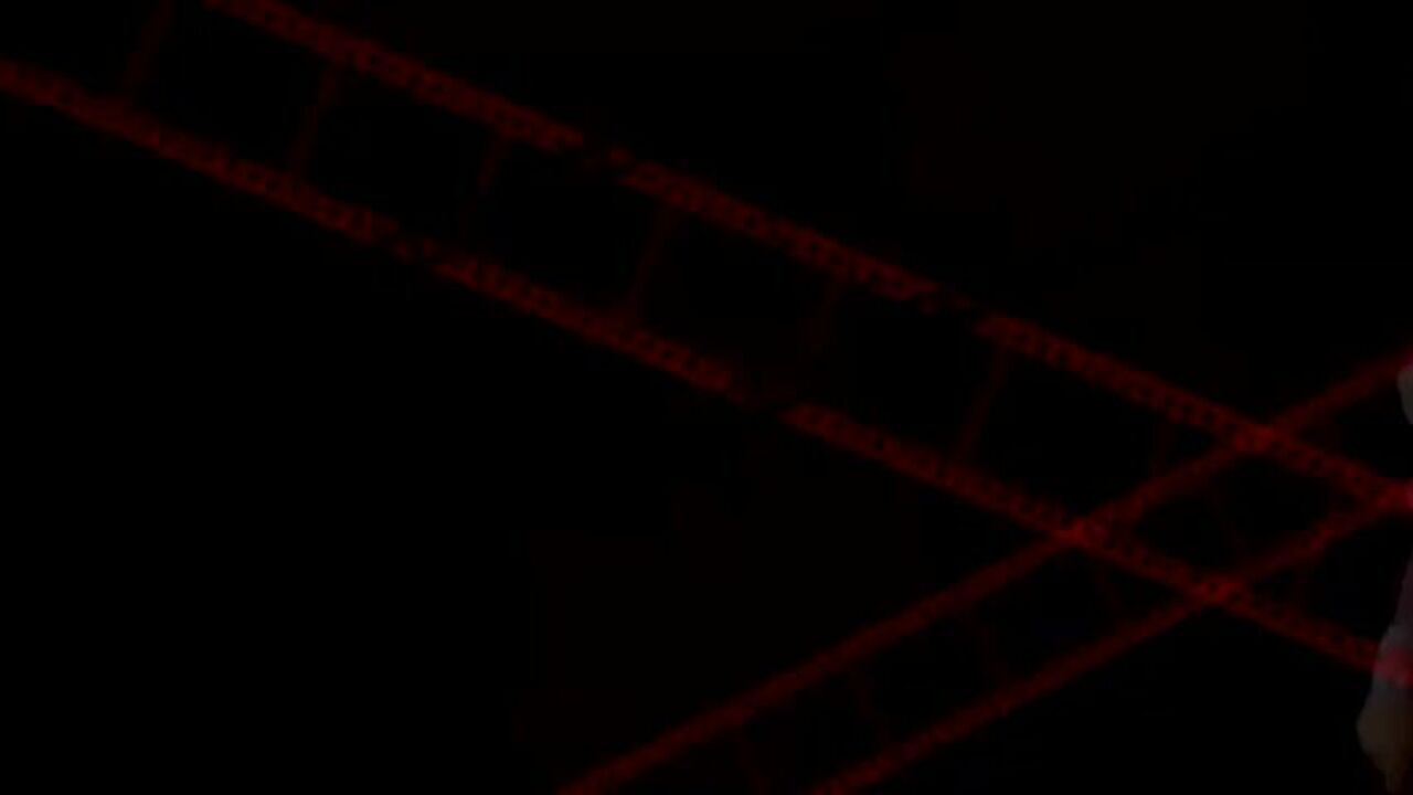 Watch this hot tranny get a leg-stretching cumshot while scatting