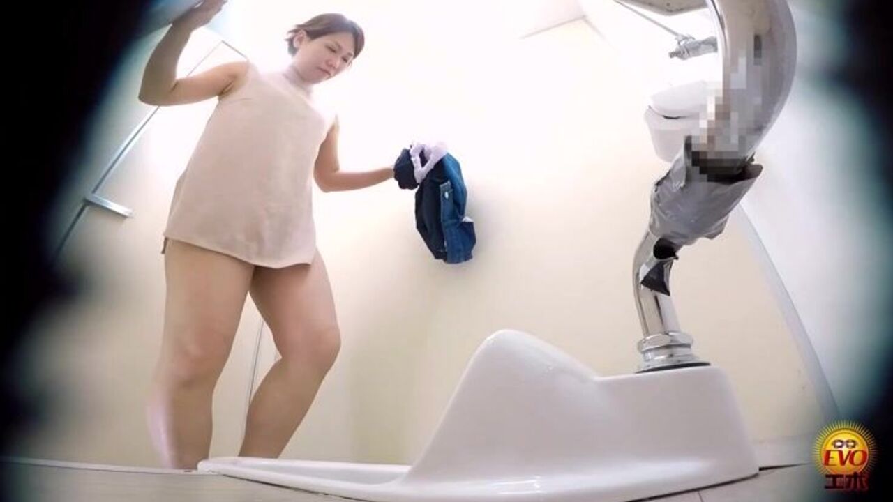 Watch scat porn videos of women getting their buttsholeholes stuffed with warm jizz