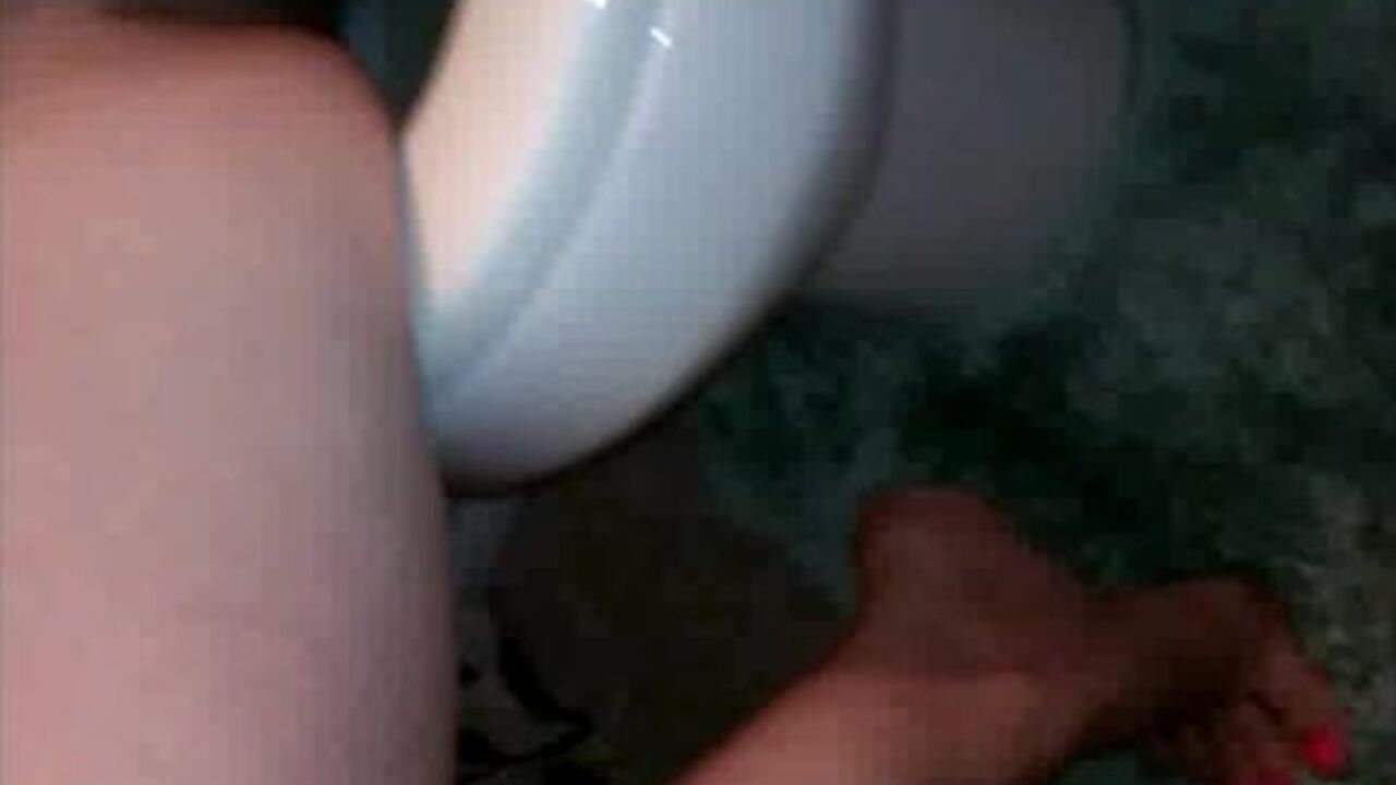 Watch this filthy slut scat and get into the toilet like a pro