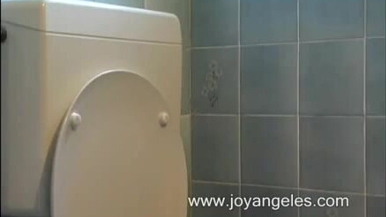 Watch these random girls get naughty in the bathroom and get their shits off