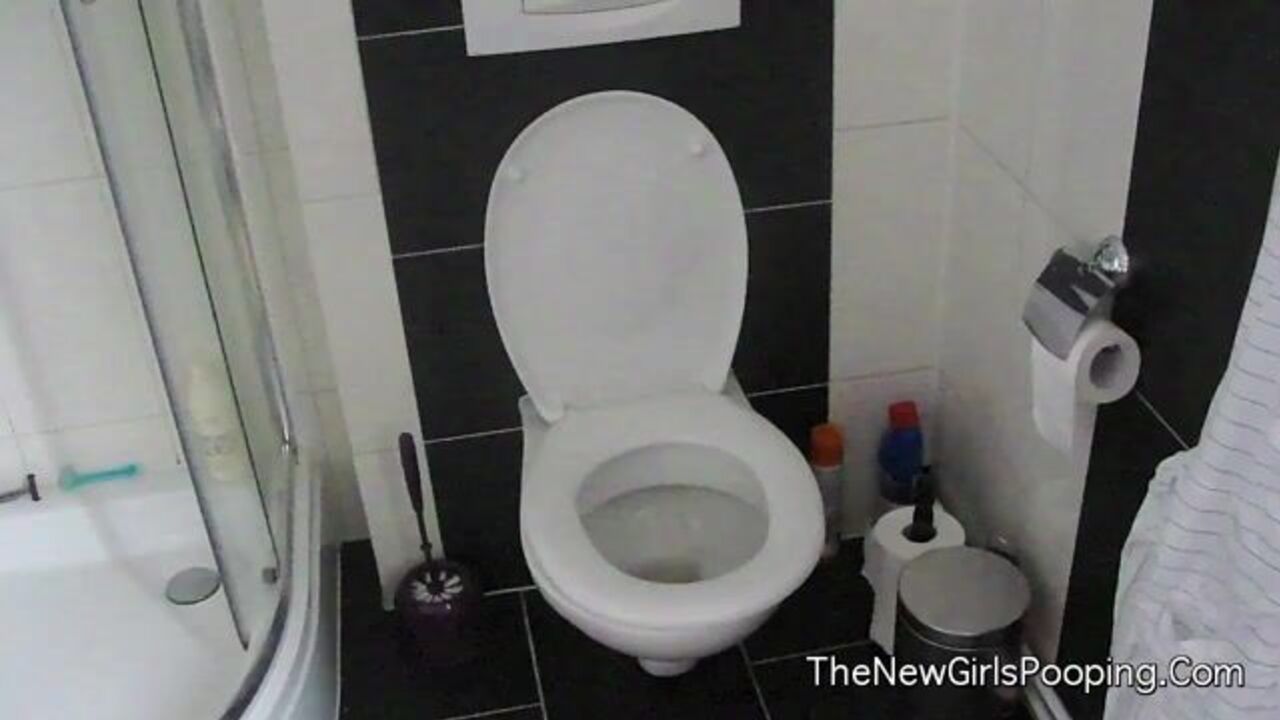 Watch this scat porn video of a poop slut getting pounded after a workout