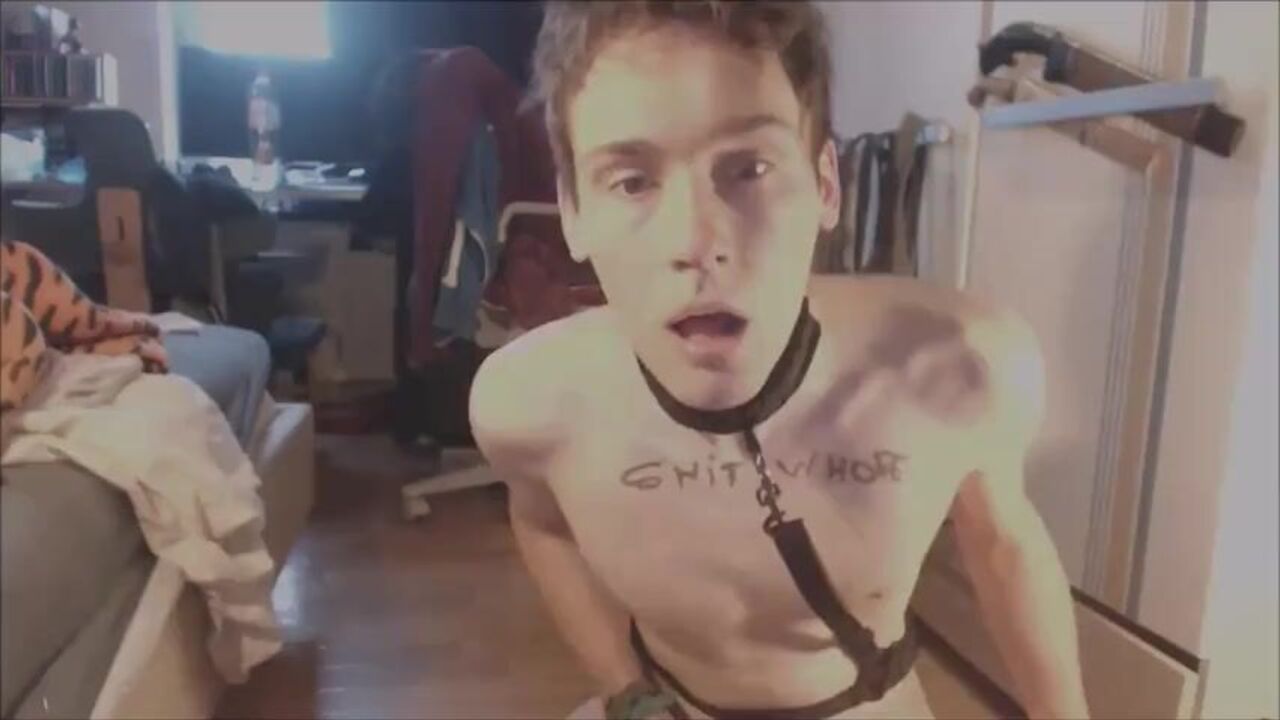 Pretty teen devours own filth in scat porn video