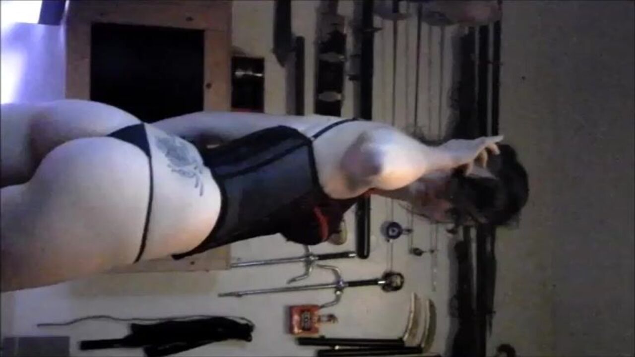 Watch as rock chick drops pebbles and thick poop on the floorboards while scatting and fucking