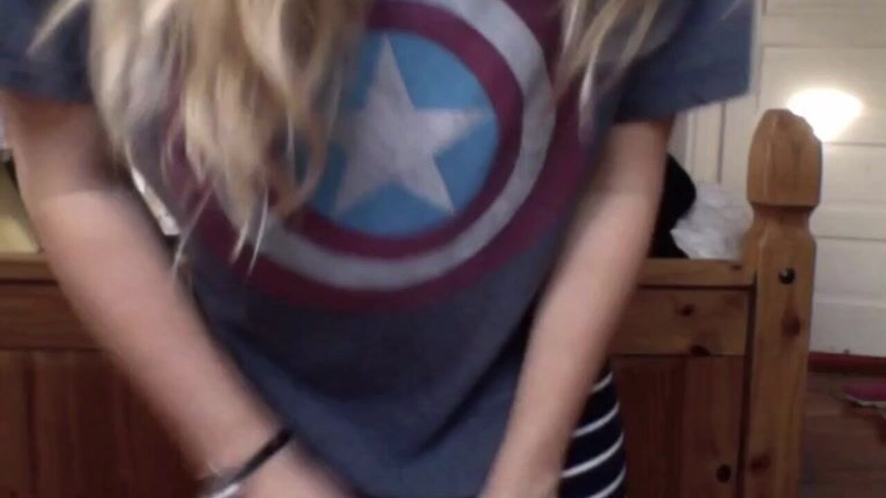 Watch this cute girl get down and dirty with her diaper full of scat