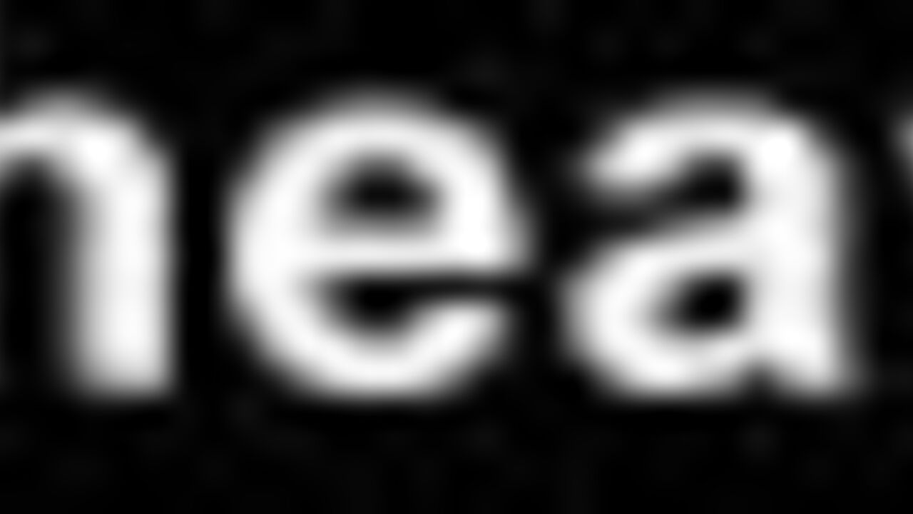 Asian slut gets her scat wet & fucks like a pro in her shoes