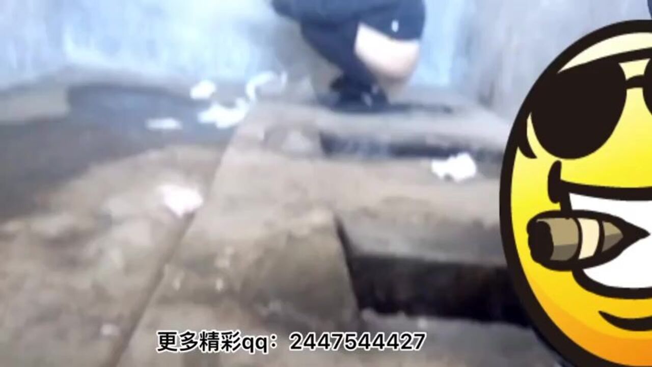 Chinese voyeur peeps on women defecating heavily in the toilet