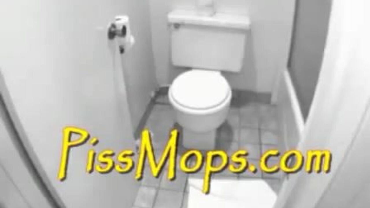 Watch this kinky babe get off on peeing in her own pee